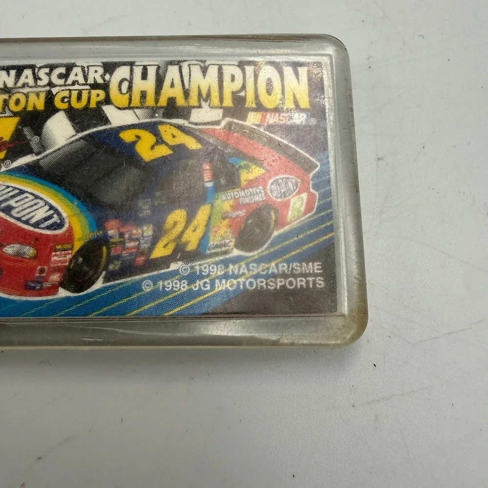 Vintage 1998 NASCAR Winston Cup Champion Jeff Gordon 24 DuPont Keychain Racing